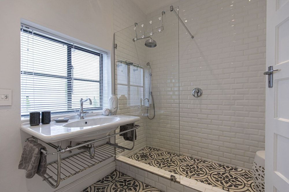 Clifton YOLO Spaces – Clifton Sea View Apartments Clifton YOLO Spaces Clifton Sea View Courtyard 15