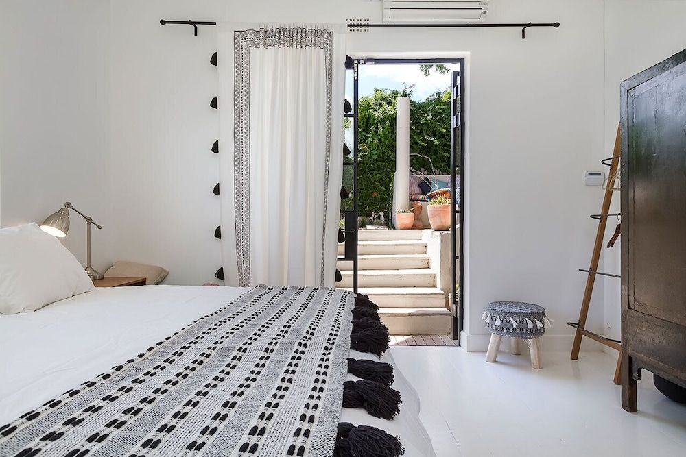 Clifton YOLO Spaces – Clifton Sea View Apartments Clifton YOLO Spaces Clifton Sea View Courtyard 5