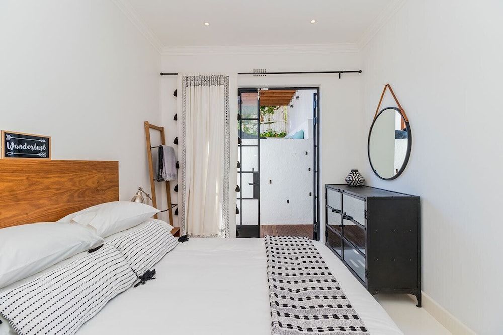 Clifton YOLO Spaces – Clifton Sea View Apartments Clifton YOLO Spaces Clifton Sea View Courtyard 3