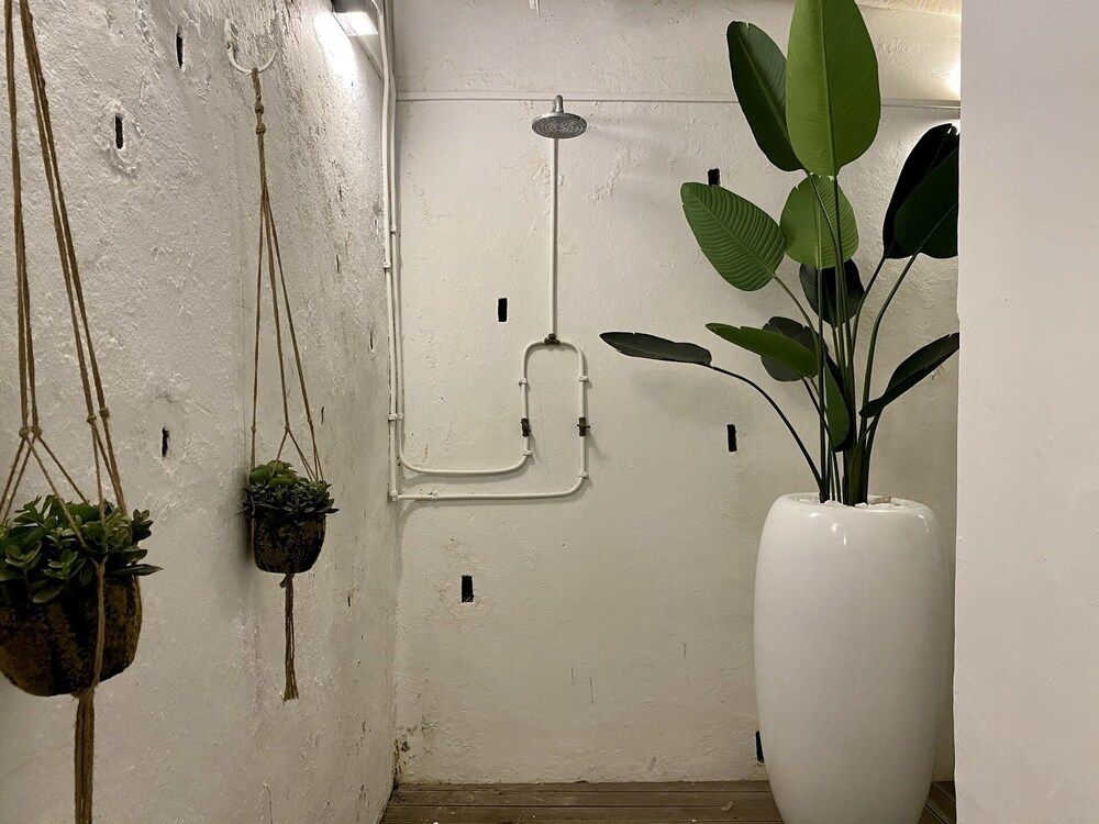 Clifton YOLO Spaces – Clifton Sea View Apartments Clifton YOLO Spaces Clifton Sea View Courtyard 11