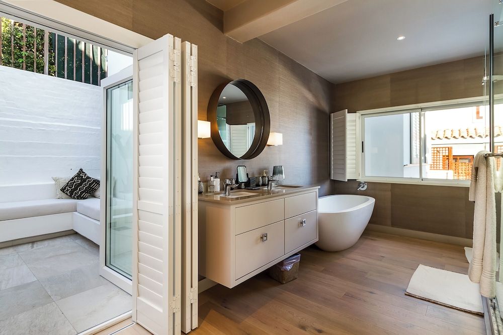 Clifton YOLO Spaces – Clifton Private Beach Villa Clifton YOLO Spaces Clifton Private Beach Villa 9