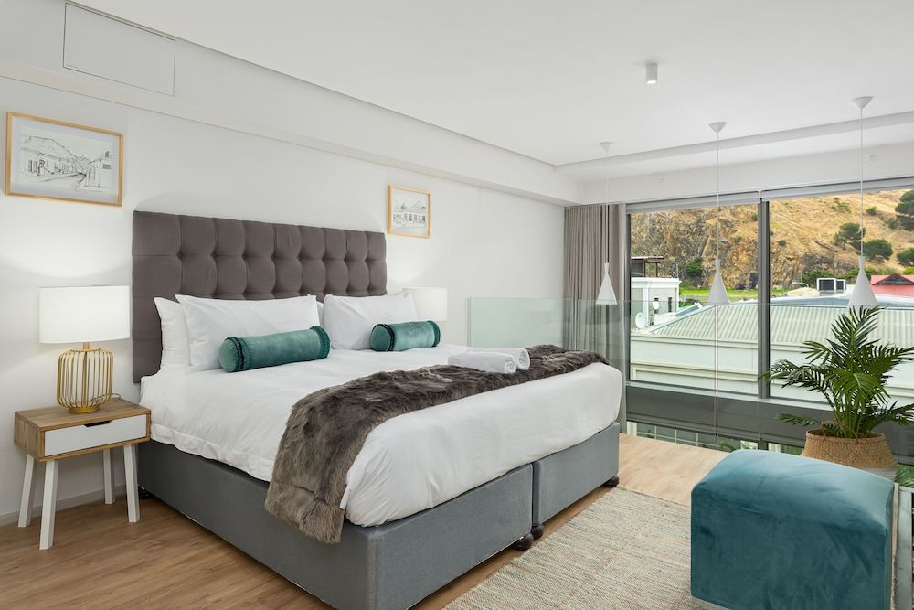 undefined 117 On Strand 311 4