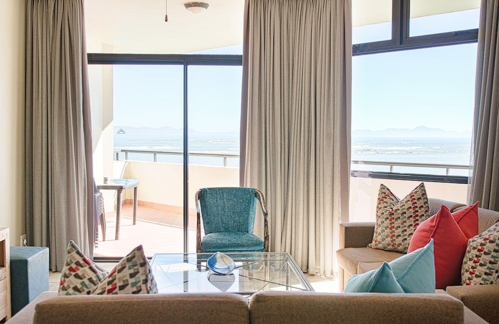 Strand Pavilion Apartment, 3 Bedrooms, Balcony, Sea View 11