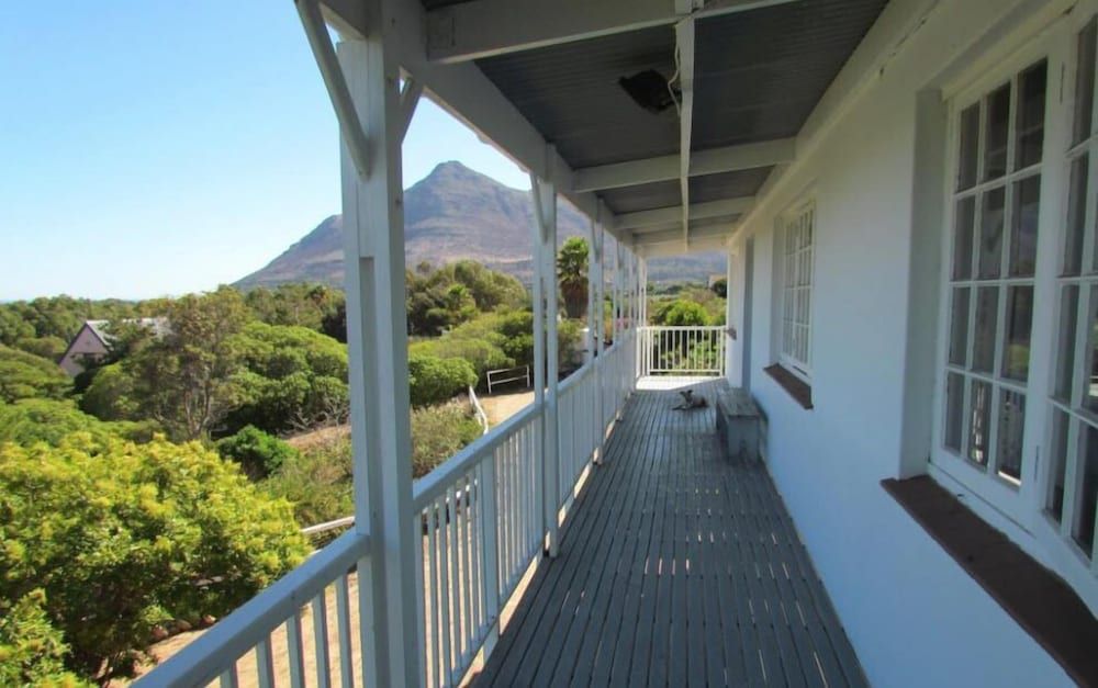 Heron Chase Self-Catering Holiday Home Studio, Balcony 3