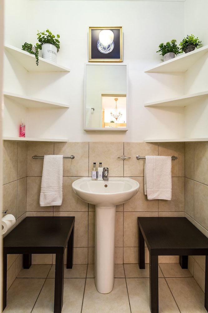 1110 Four Seasons Apartment 11