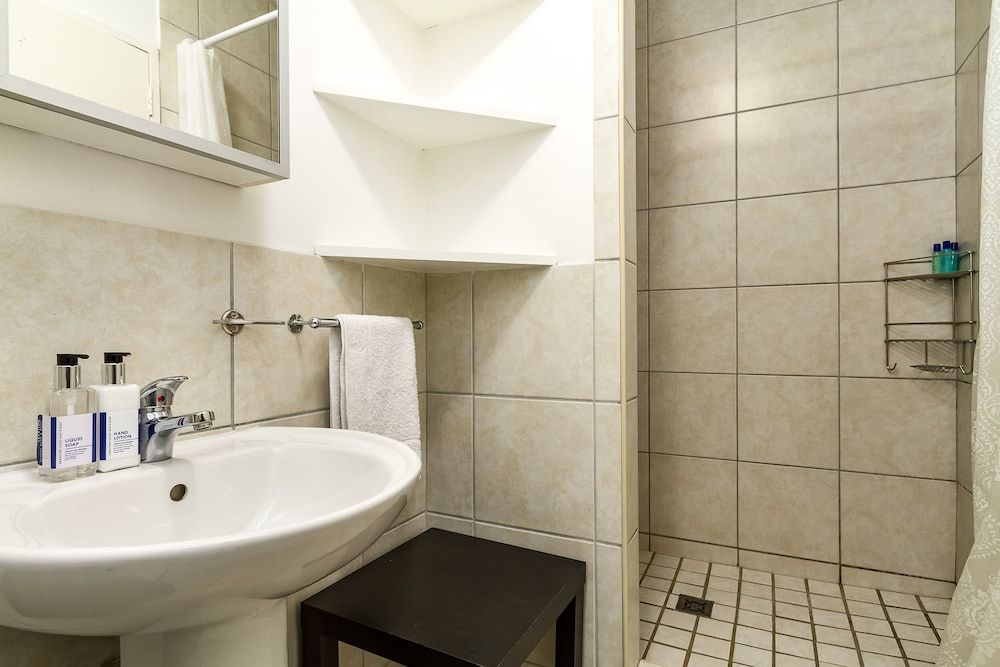 1110 Four Seasons Apartment 10