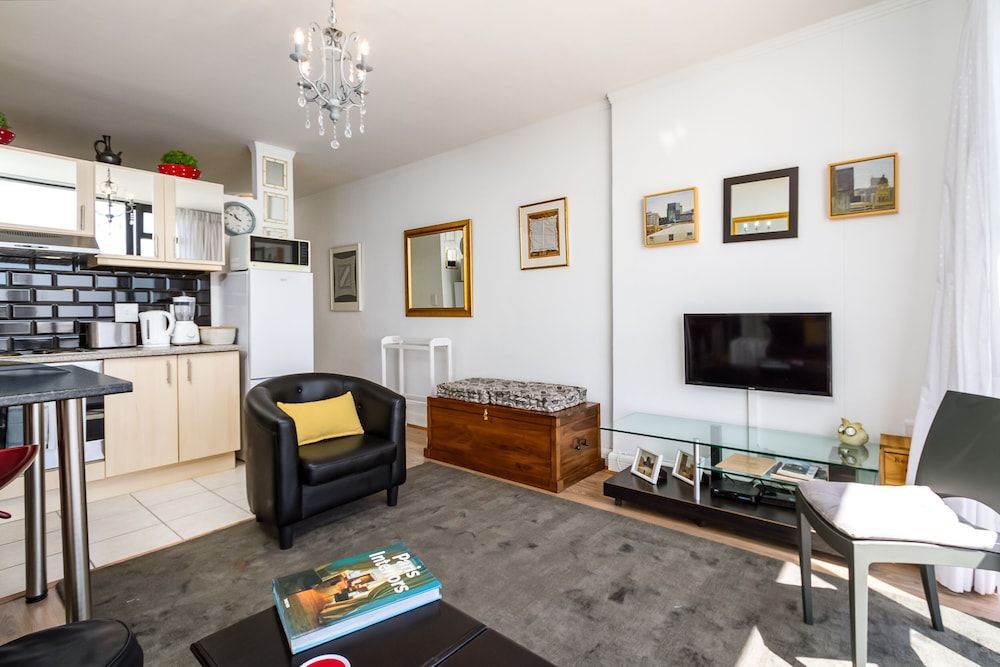 1110 Four Seasons Apartment 21