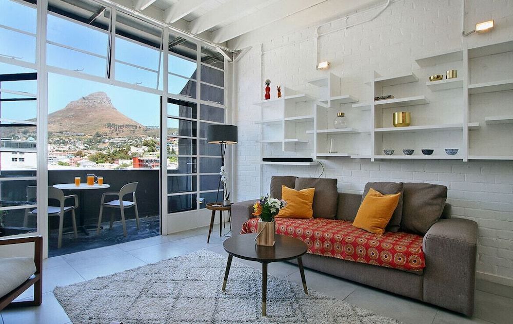 Manhattan Place Apartment 10