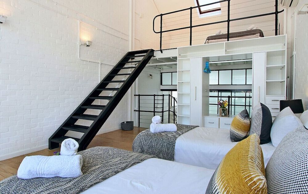 Manhattan Place Apartment