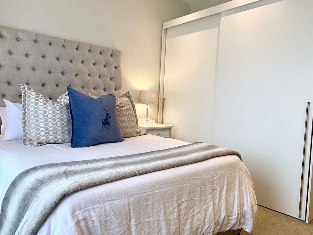 undefined Triangle House 3