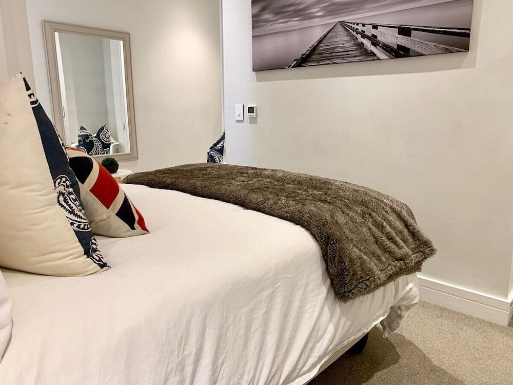 undefined Triangle House 2