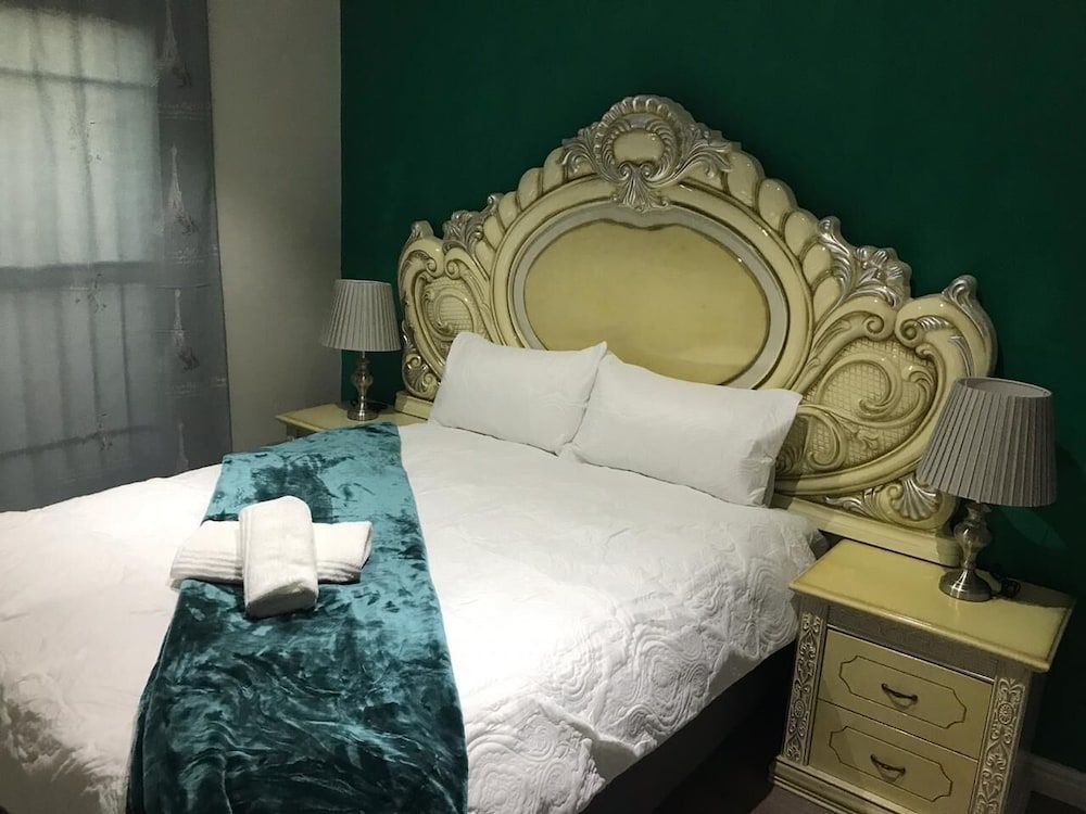 DE Aspiration Guest House Business Room, 1 Queen Bed, Pool View, Poolside 5