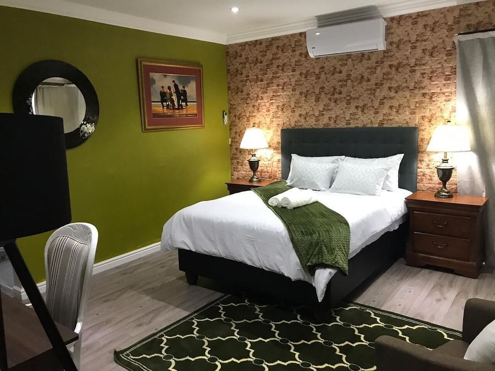 DE Aspiration Guest House Business Room, 1 Queen Bed, Pool View, Poolside 8