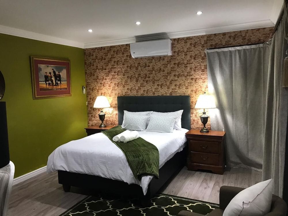 DE Aspiration Guest House Business Room, 1 Queen Bed, Pool View, Poolside 6