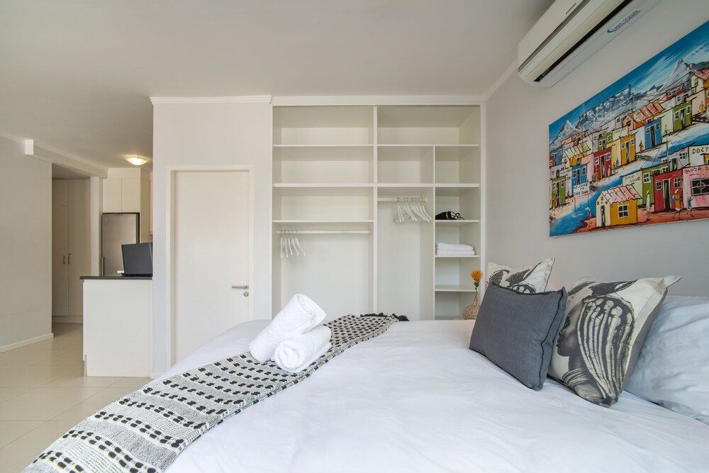 undefined 1706 Four Seasons