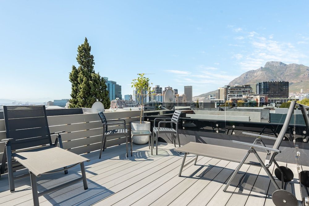 Modern Apartment in De Waterkant | Private Rooftop Standard Apartment 16