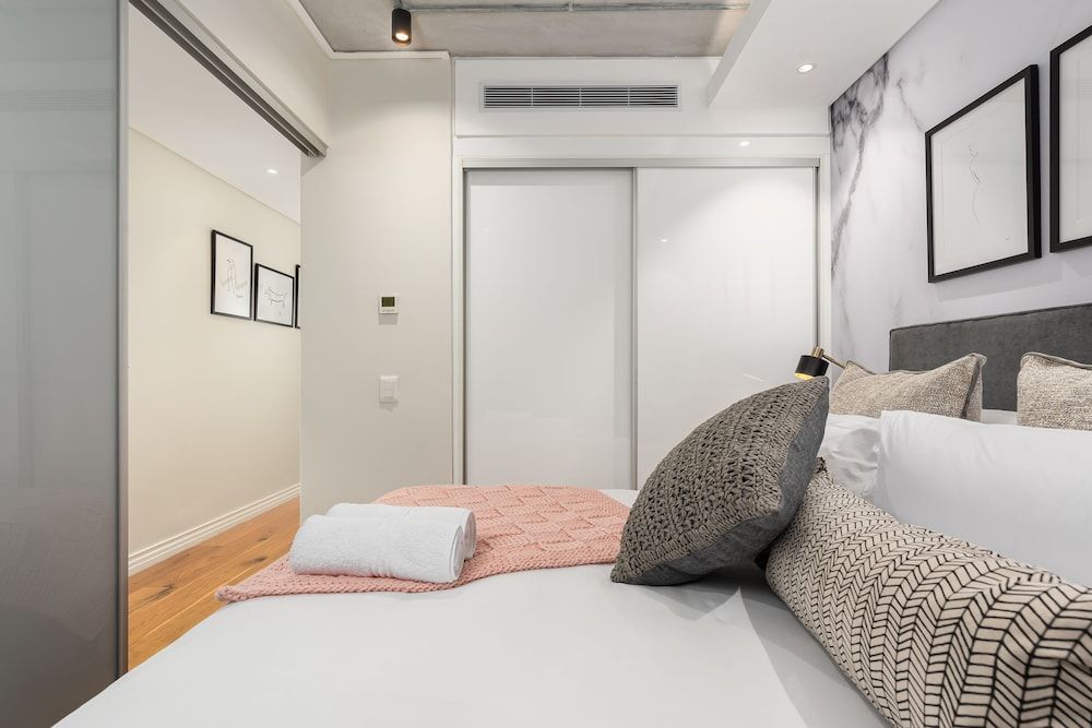 undefined Docklands 416 9