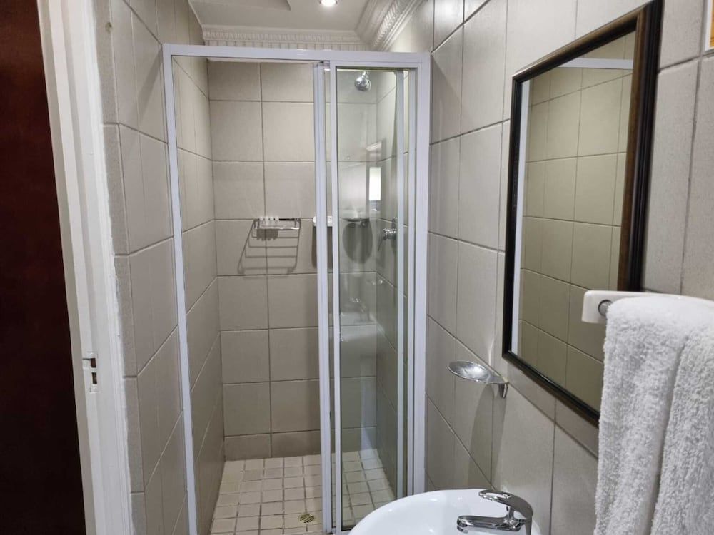 undefined Savoy Lodge - Budget Standard Double Room 4