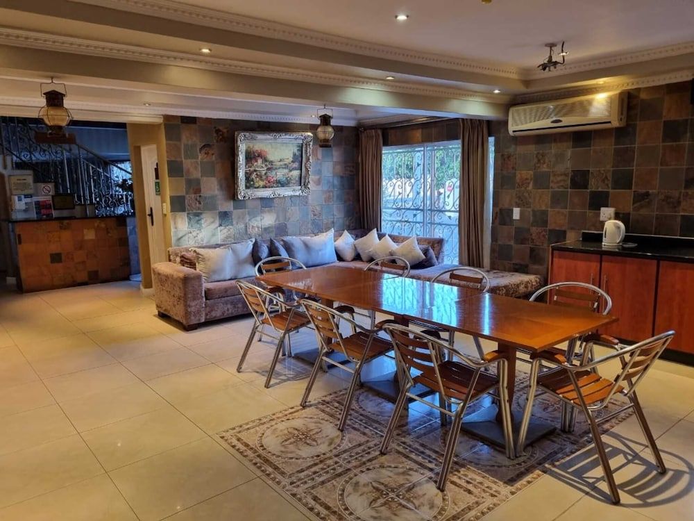 undefined Savoy Lodge - Room With Breakfast Included 2