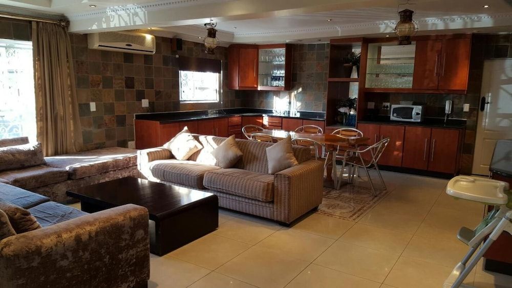 undefined Savoy Lodge With Breakfast Included - Budget Triple Room 5 5