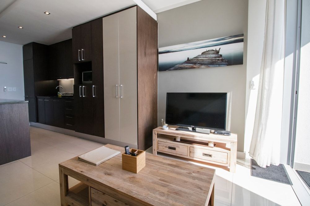 Camps Bay One Bedroom Apartment - The Crystal Apartment, 1 Bedroom, Patio, Ocean View 9