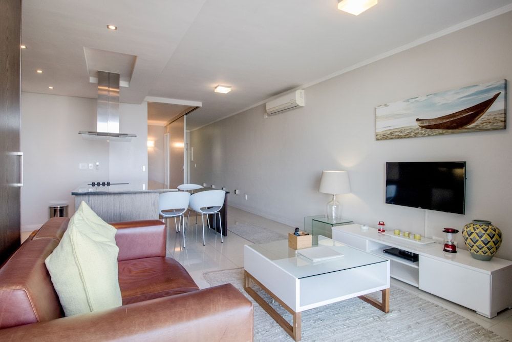 Camps Bay One Bedroom Apartment - The Crystal Apartment, 1 Bedroom, Patio, Ocean View 8