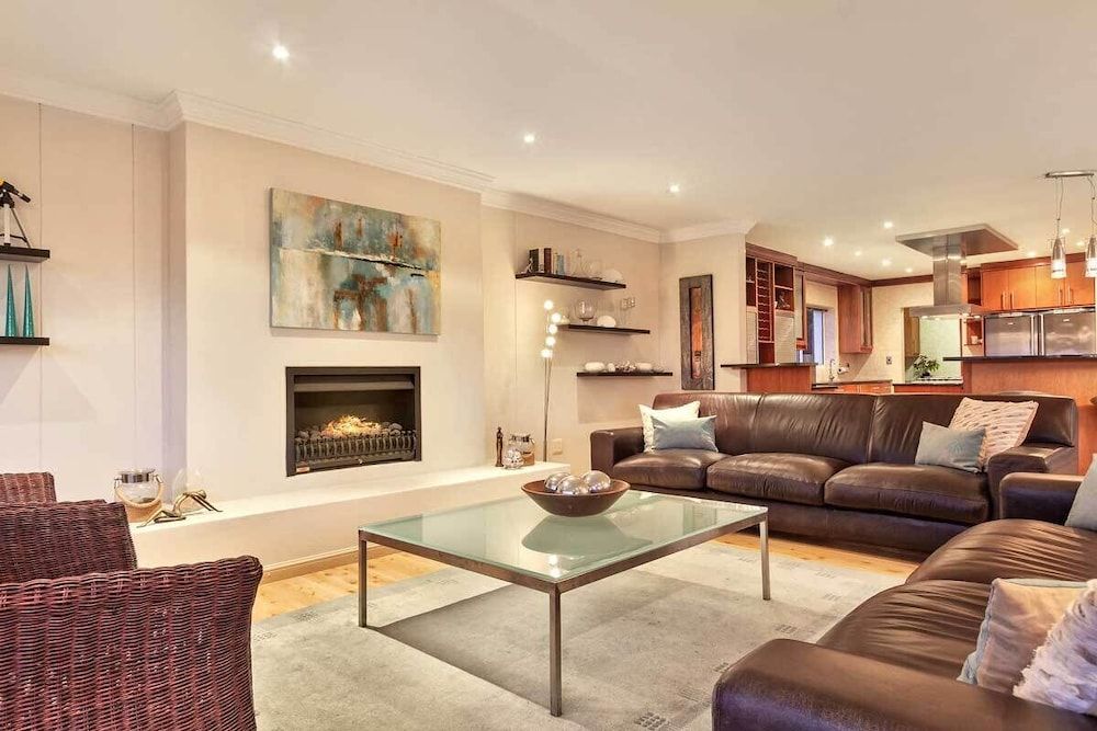 Blushing Bride House (4 Bedrooms) 9