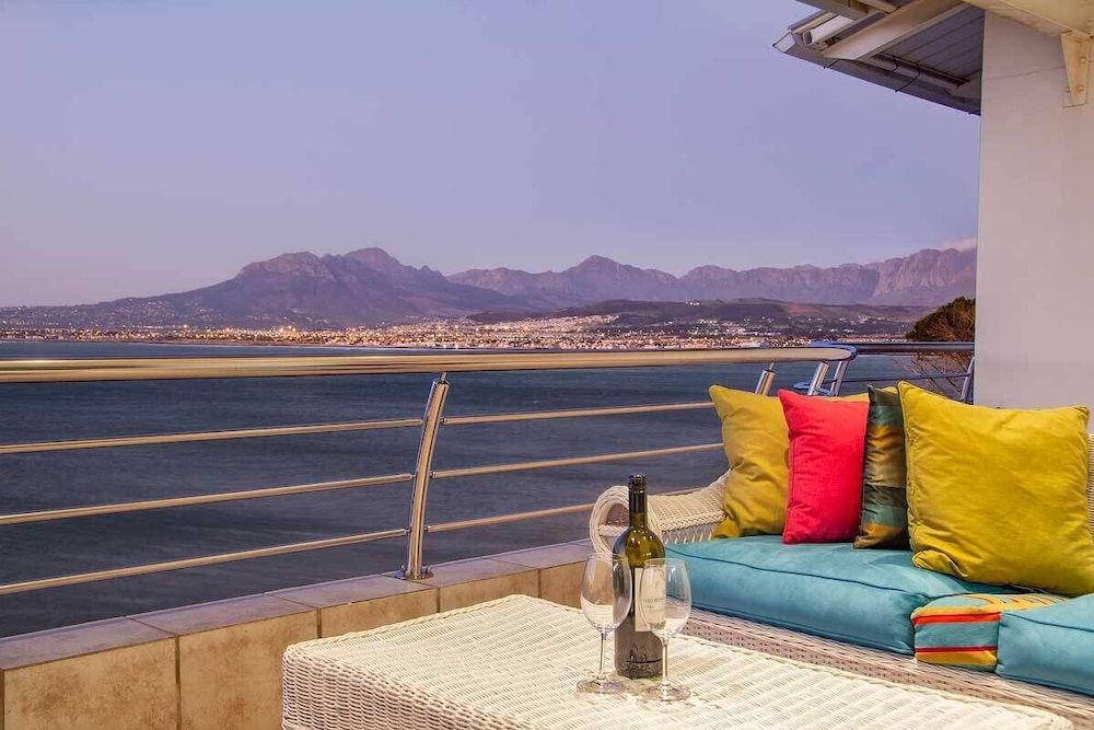 Blushing Bride House (4 Bedrooms) 16