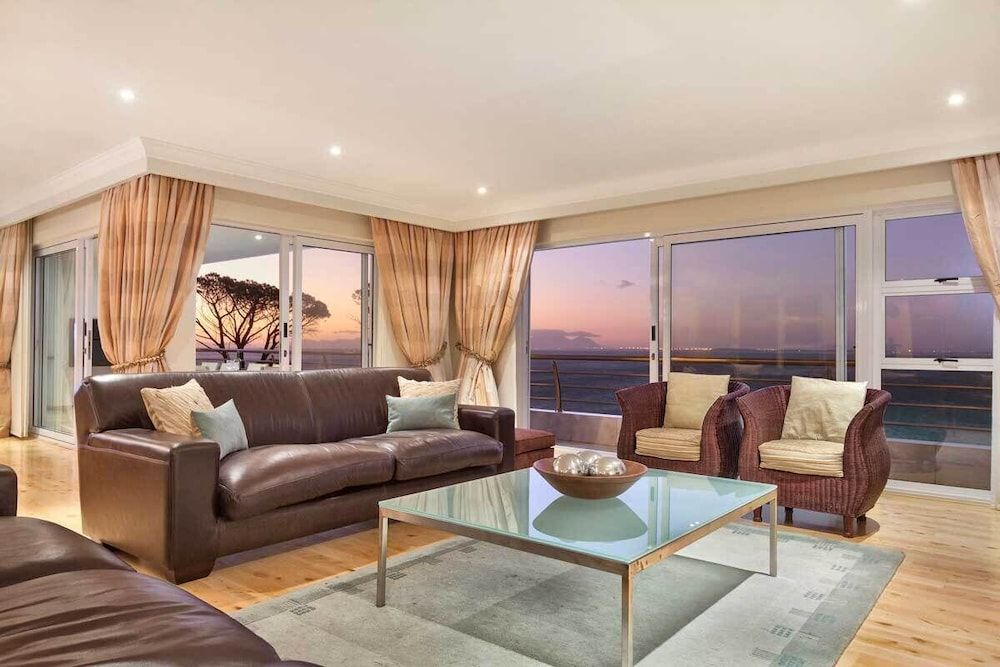 Blushing Bride House (4 Bedrooms) 7