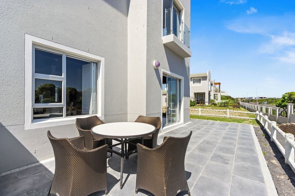 undefined Big Bay Beach Club J32 3