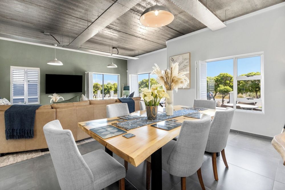 undefined Big Bay Beach Club J32 8