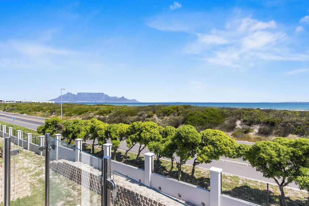 undefined Big Bay Beach Club J32 4