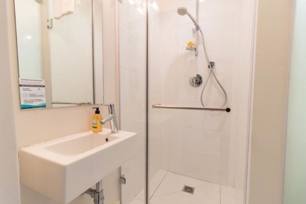 undefined Mouille Point Mountain View 2 Bedroom 9