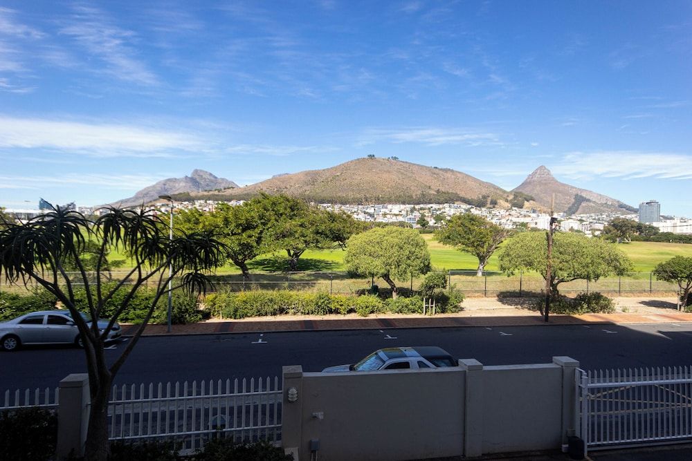 undefined Mouille Point Mountain View 2 Bedroom 8