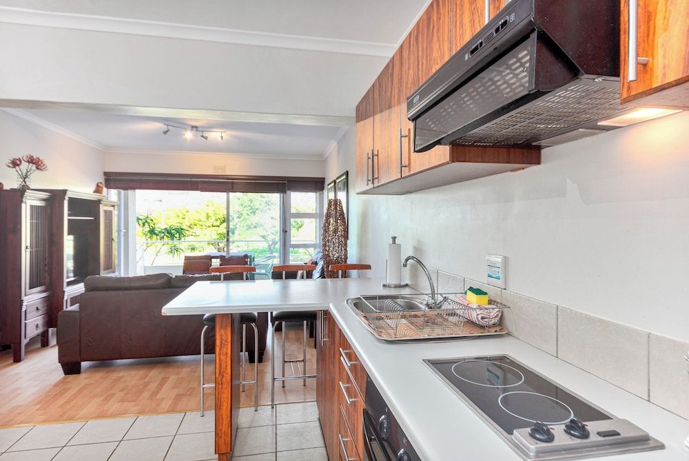undefined Mouille Point Mountain View 2 Bedroom 4