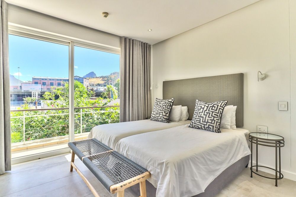 undefined Luxury Three Bedroom Apartment - Fully Furnished and Equipped 10