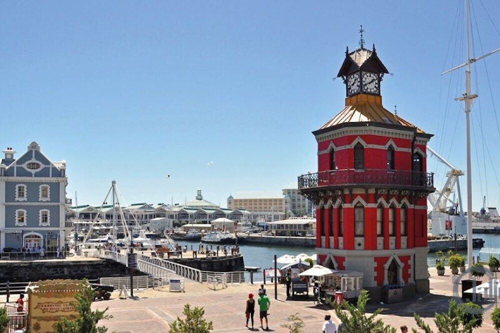 undefined Luxury Three Bedroom Apartment - Fully Furnished and Equipped 3