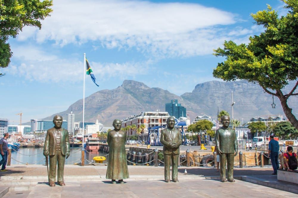 undefined Luxury Three Bedroom Apartment - Fully Furnished and Equipped 4