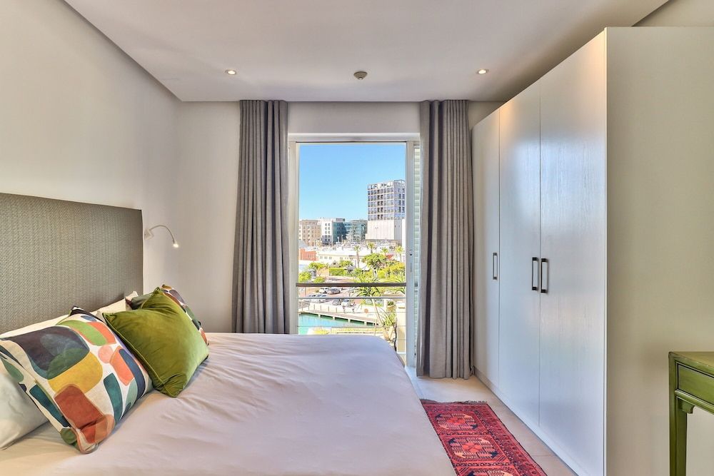 undefined Luxury Three Bedroom Apartment - Fully Furnished and Equipped 9