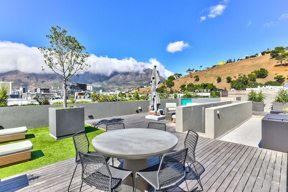 undefined Penthouse With Rooftop Pool and Bbq Area