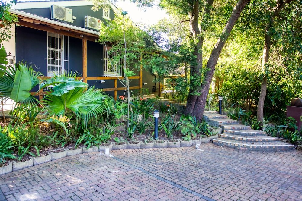 undefined Lush Suburban Paradise - Deluxe Unit 2