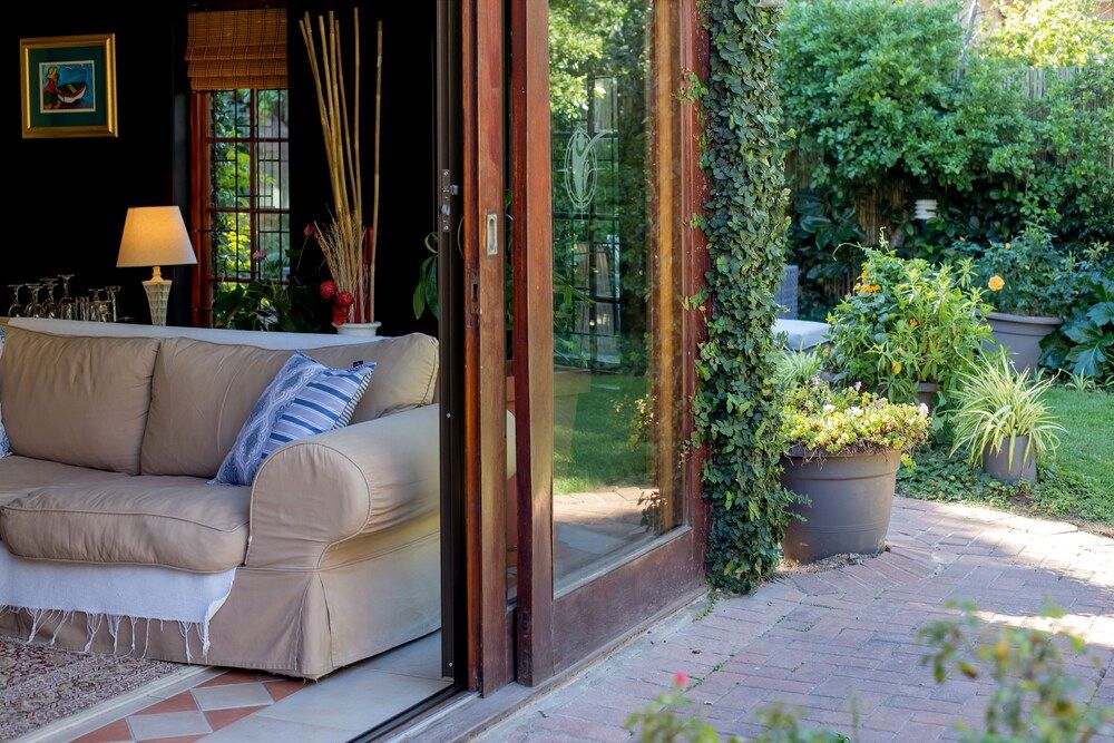 undefined Lush Suburban Paradise - Deluxe Unit 8