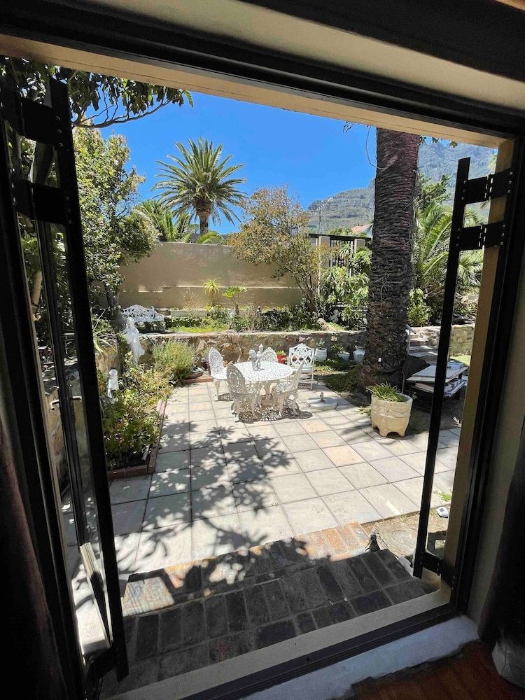 undefined Room-living In Mountain Views Camps Bay 2