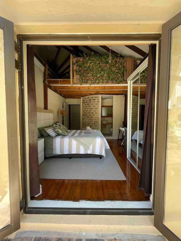 undefined Room-living In Mountain Views Camps Bay 7