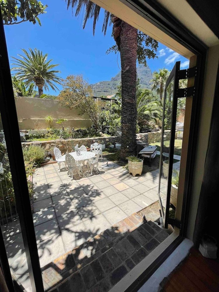 undefined Room-living In Mountain Views Camps Bay 3