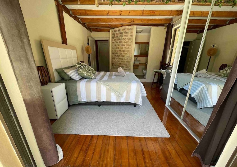 undefined Room-living In Mountain Views Camps Bay 8