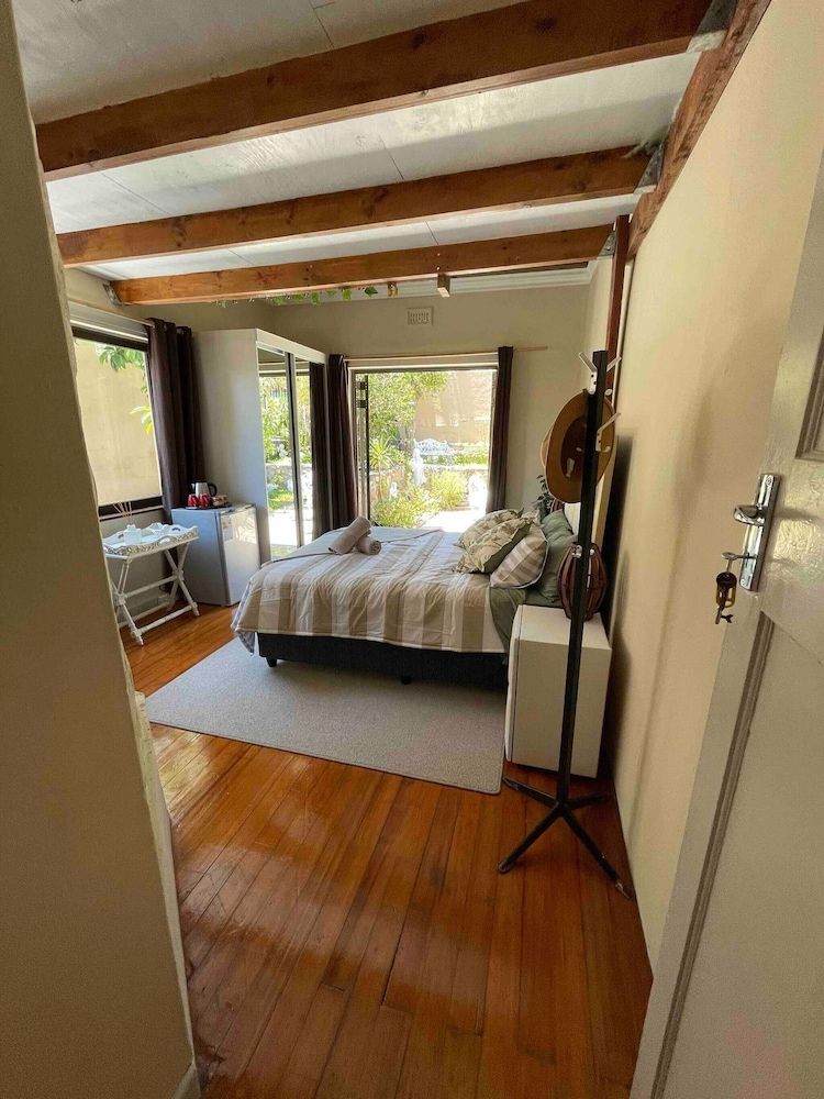 undefined Room-living In Mountain Views Camps Bay 6