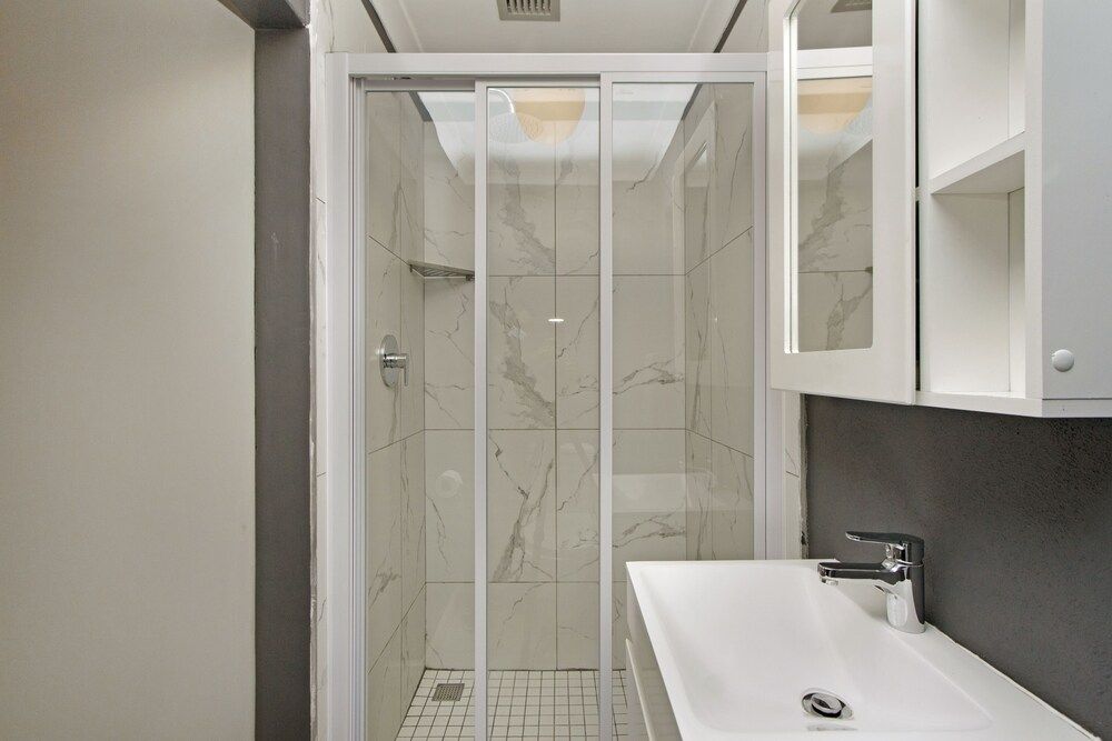 Nirvana 5 Executive Apartment 13