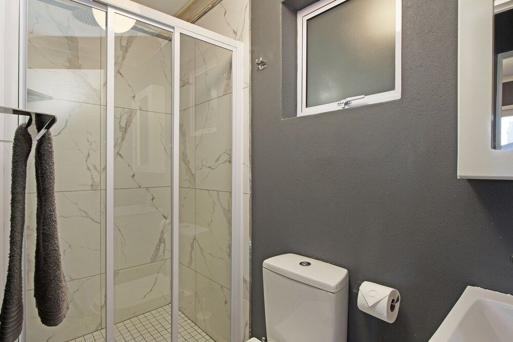 Nirvana 5 Executive Apartment 14