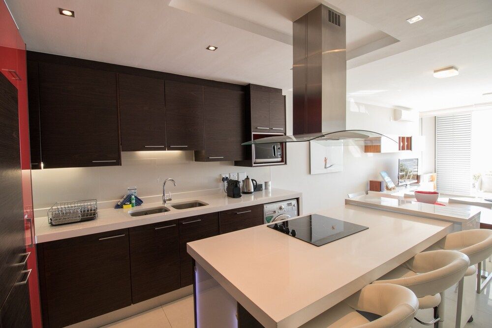 Camps Bay One Bedroom Apartment - Luxury Stay With sea View! Apartment, 1 Bedroom, Patio, Ocean View 13